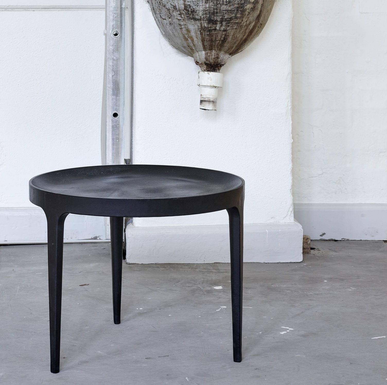 contemporary coffee table / cast aluminum / round / black - ghost contemporary coffee table / cast aluminum / round / black - ghost