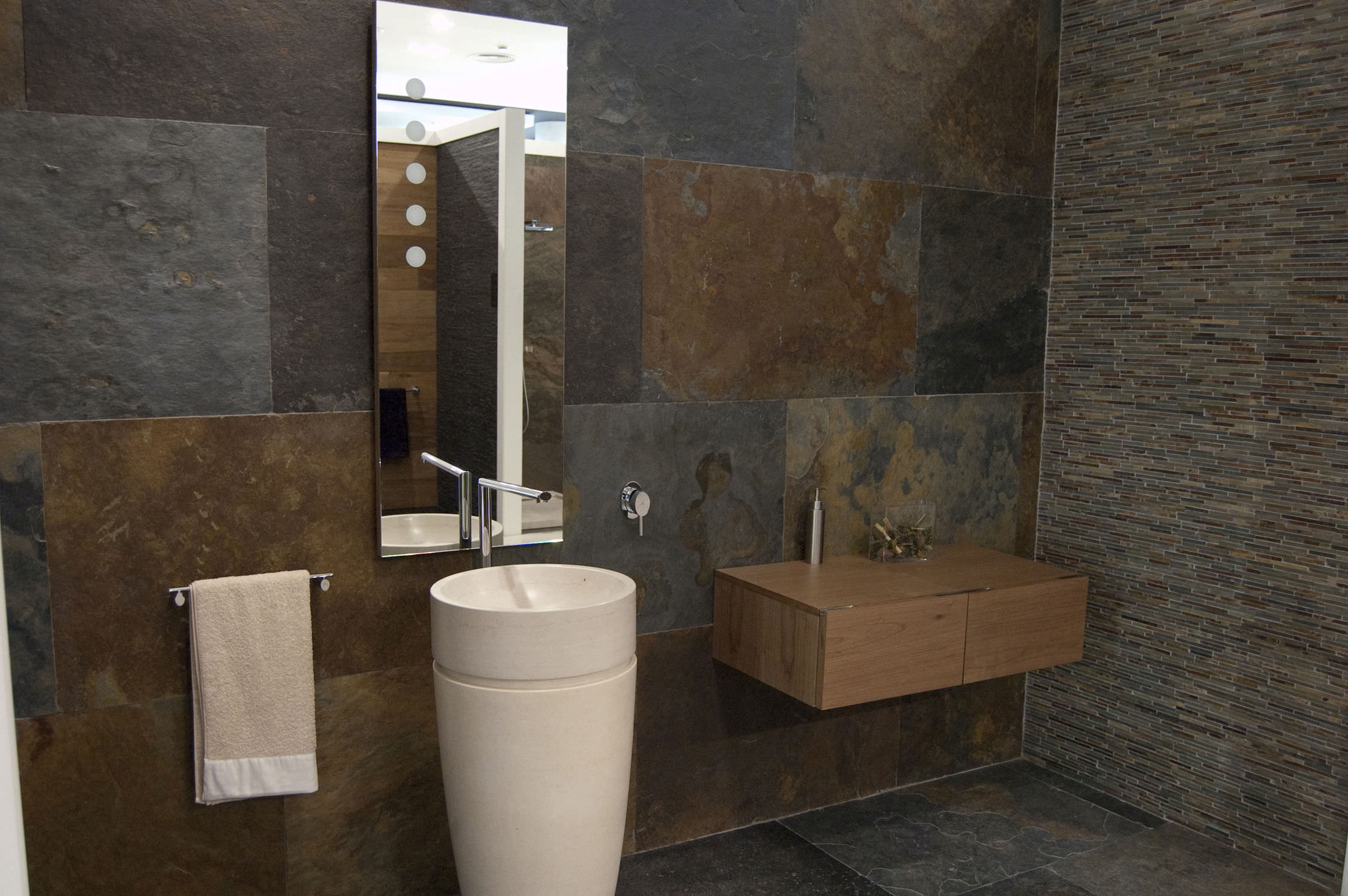 Salle de bain en ardoise: ardoise salle de bains. scenarios pour ...
