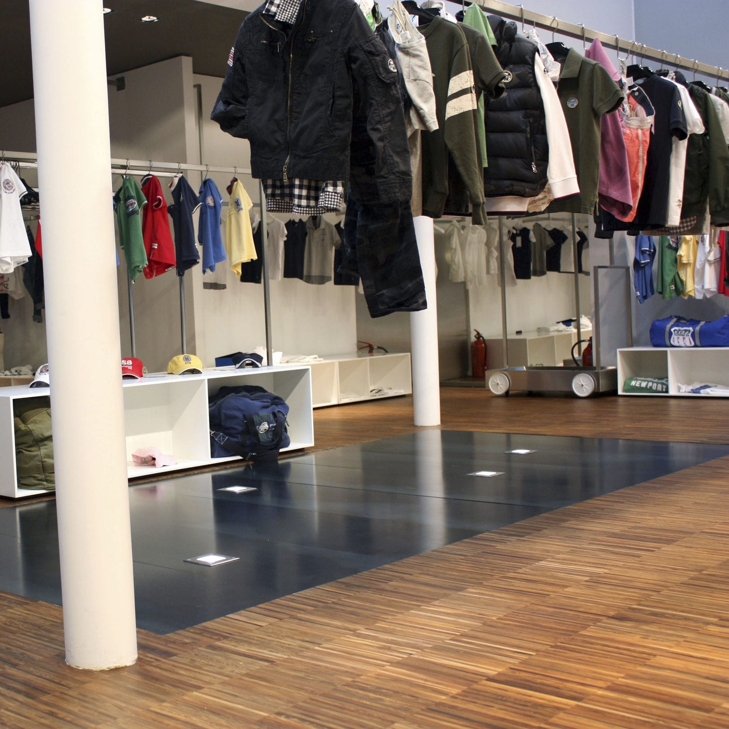 Indoor Tile Floor Metal 60x60 Cm Exhibition Areas And Indoor Tile Floor Metal 60x60 Cm Exhibition Areas And Walkaways