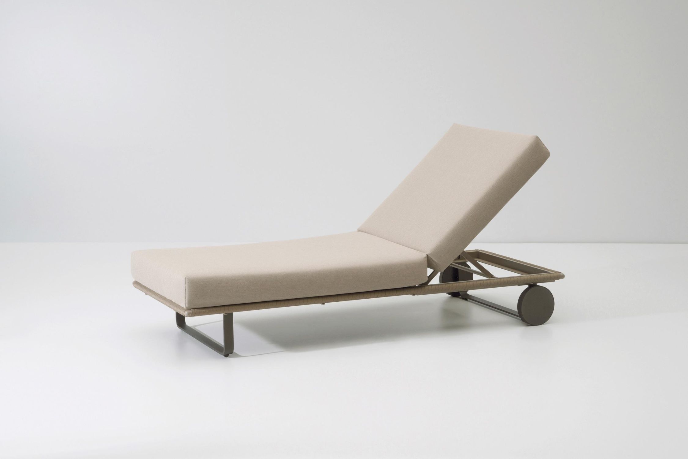Contemporary Chaise Longue Fabric Aluminum Indoor Bitta - Contemporary Chaise Longue Fabric Aluminum Indoor Bitta contemporary chaise longue fabric aluminum indoor bitta - contemporary chaise longue fabric aluminum indoor bitta