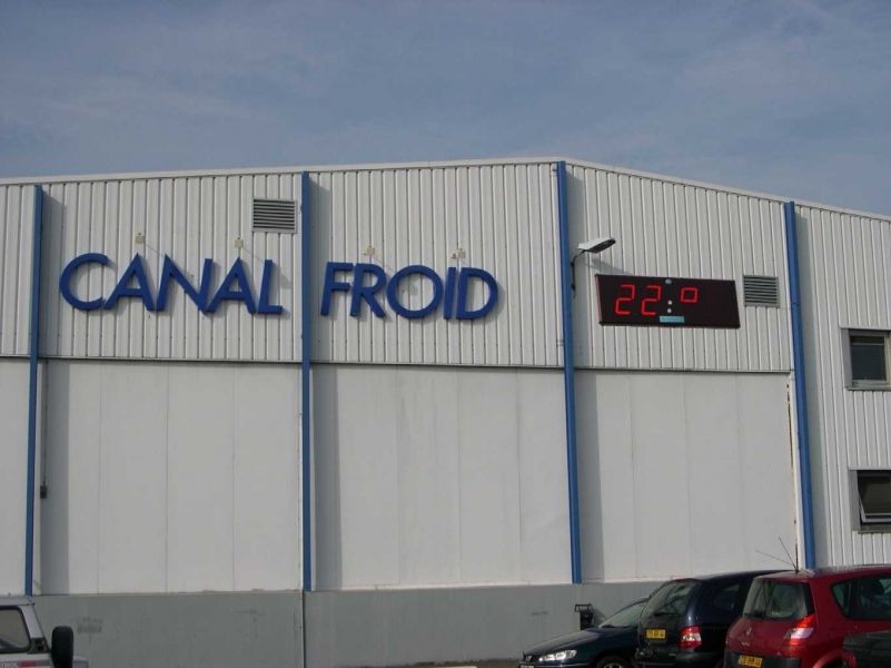 outdoor digital clocks