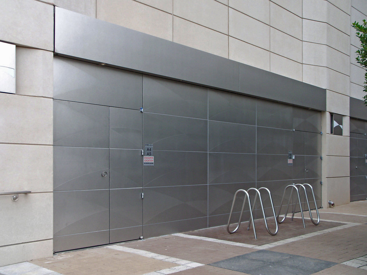 Metal facade cladding (stainless steel) - NASCAR HALL OF FAME - Zahner