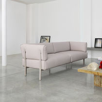 Contemporary sofa / fabric / leather / aluminum