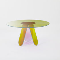 Contemporary dining table / glass / by Patricia...