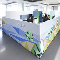 Floor-mounted office divider / in acoustic...