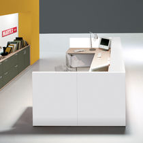 Corner reception desk / laminate
