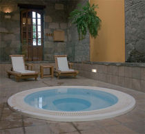 6 seater built-in overflow hot-tub CHEVERNY SOMETHY