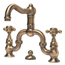 Double-handle washbasin mixer tap / free-standing...