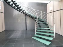 circular staircase with a lateral stringer for commercial buildings (metal frame and glass steps) ELCELC la stylique