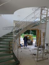 circular staircase with a lateral stringer (metal frame and glass steps) WSTEGOWE GROT