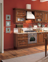 classic kitchen in varnished solid wood BEATRICE Corazzin Group - Contract & hotel
