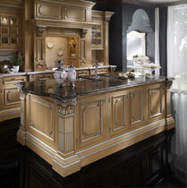 classic kitchen in varnished solid wood CUCINA MODELLO LUX Onlywood SRL