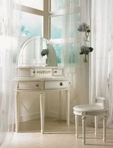 classic style dresser EMMA'S TREASURES : 606-266 LEA INDUSTRIES
