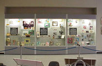 commercial metal illuminated display case  MBA-Design & Display Produkt