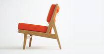 contemporary armchair in certified wood (FSC-certified) U432 by Jens Risom   BENCHMARK