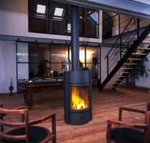 contemporary central wood-burning stove 30 St&ucirc;v