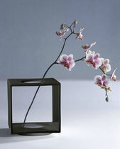 contemporary ceramic vase TIEQUA by Gordon Guillaumier BOSA