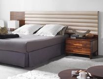 contemporary double bed with integrated bed-side table QUORUM HURTADO