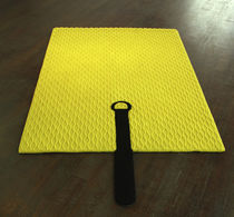 contemporary plain rug in wool by Emma Marga Blanche a-carpet