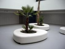 contemporary public bench in concrete with integrated planter URBAN SOLTAS CELL1 Grupo Amop Synergies