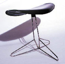 contemporary swivel stool in leather K : 1 Koi
