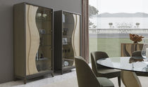 contemporary wooden bookcase  Planum, Inc.