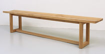 design bench in certified solid wood (FSC-certified) BAILEY by Peter Lowe BENCHMARK