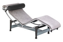design lounge chair by Le Corbusier, Jeanneret, Perriand LC4 VILLA CHURCH Cassina