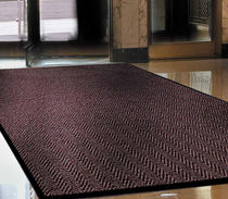 dust control entrance mat for commercial building ARROW TRAX&trade; Superior Manufacturing Group-Europe B.V.