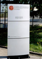free-standing display totem  SADI POLIARCHITETTURA