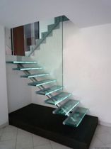 half-turn staircase with a central stringer (metal frame and glass steps) ELCLUT la stylique