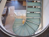 half-turn staircase with a lateral stringer (metal frame and glass steps) BEAUTIFULL VETRO essegi scale