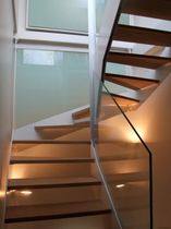 half-turn staircase with a lateral stringer (metal frame and wooden steps) ELF-MOT la stylique
