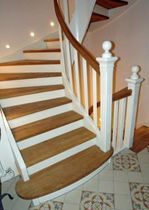 half-turn staircase with a lateral stringer (wooden frame and steps) EWT 409 Schmidt Escaliers