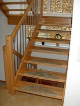 half-turn staircase with a lateral stringer (wooden frame and steps) EWT 570 Schmidt Escaliers