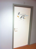 indoor signage wall sticker (custom made) SIGNALETIQUE DE PORTE PERSONNALISEE. ENFANCE ET CRECHE Osmoze -atelier de design et de d&eacute;coration murale-