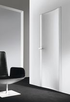 laquered swing door 10.8 by Cavana/Santambrogio  Res Italia