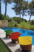 planter JUNIOR by Kostantin Grcic Teracrea