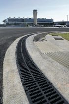 polymer concrete drain channel with grating F250K ULMA - ARCHITECTURAL SOLUTIONS
