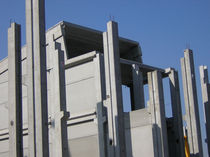 precast reinforced concrete column with bracket  Pujol