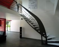 quarter-turn staircase with a central stringer (metal frame and wood steps) ELCELC la stylique