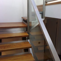 quarter-turn staircase with a lateral stringer (metal frame and wood steps) WEST LONDON Flight Design
