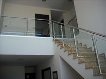 railing with glass panels Barandilla de tubo cil&iacute;ndrico para vidrios a suelo Accesorios Inox