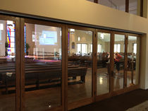 removable glass partition with apparent wood structure GT Hufcor 