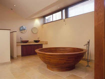 round wooden bath-tub  WILLIAM GARVEY