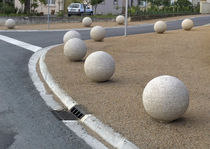 security bollard for public spaces Borne b&eacute;ton arm&eacute; Midi Pr&eacute;fa Industries (MPI)