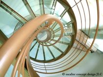 spiral staircase with a lateral stringer for commercial buildings (metal frame and glass steps) EHE-MIG la stylique