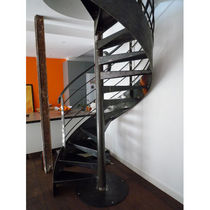 spiral staircase (metal frame and steps) PRESTIGE Bruge Val&eacute;