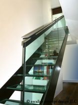 straight staircase with a lateral stringer (metal frame and glass steps) ELF-SAV la stylique