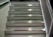 straight staircase with a lateral stringer (metal frame and steps)  ALUSCALAE